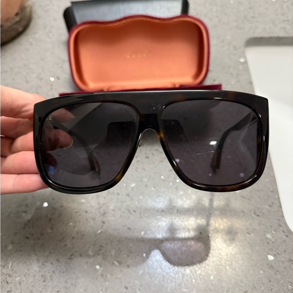 Oversized Gucci brown sunglasses